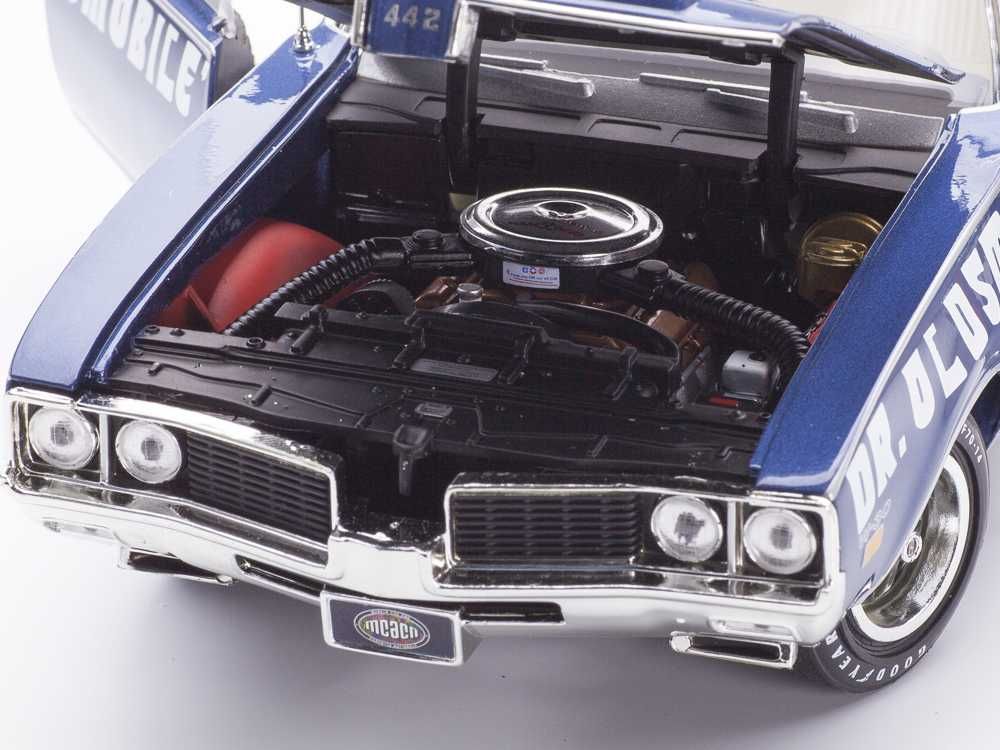 Model 1:18 Auto World Oldsmobile Cutlass 442 Coupe 1969 blue/white