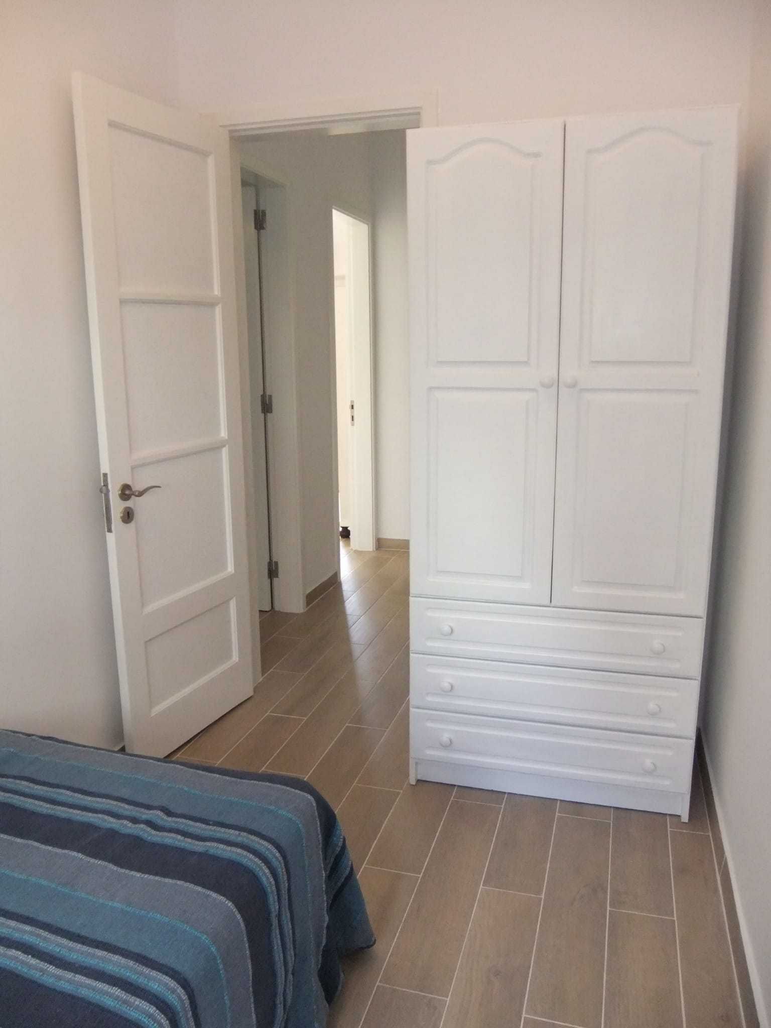 Apartamento T2+1, c/TERRAÇO, r/c, 2 WCs em Algés