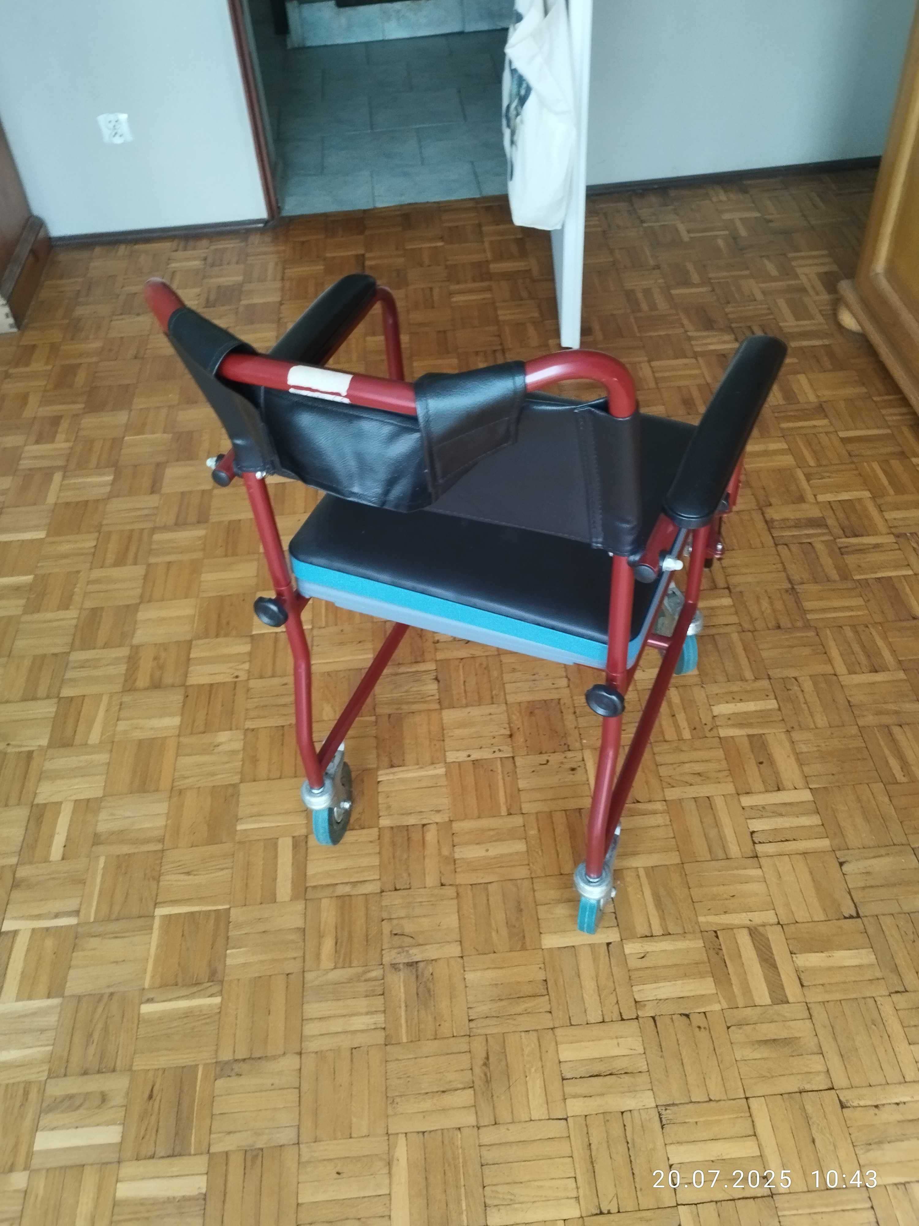 Wózek inwalidzki toaletowy