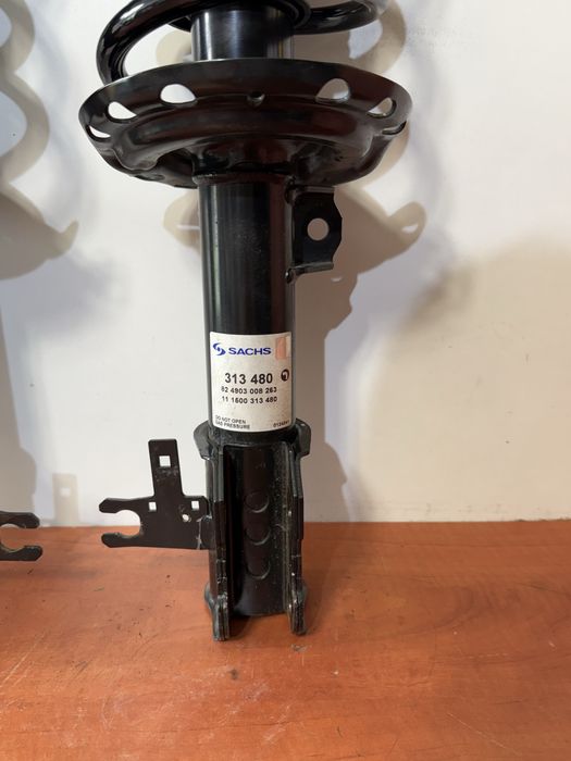 Nowe Amortyzatory Mcpherson Przód  Opel Zafira B 1.9 CDTI