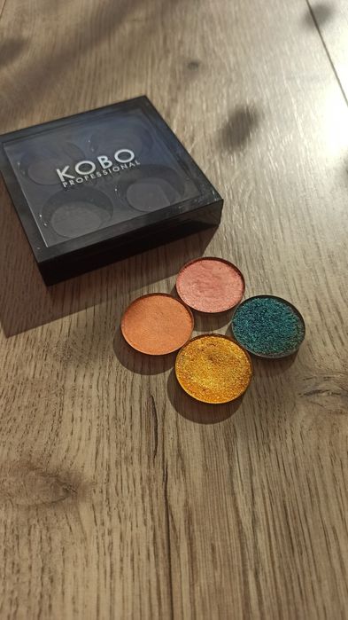 Zestaw cieni Glam Shop + kasetka Kobo
