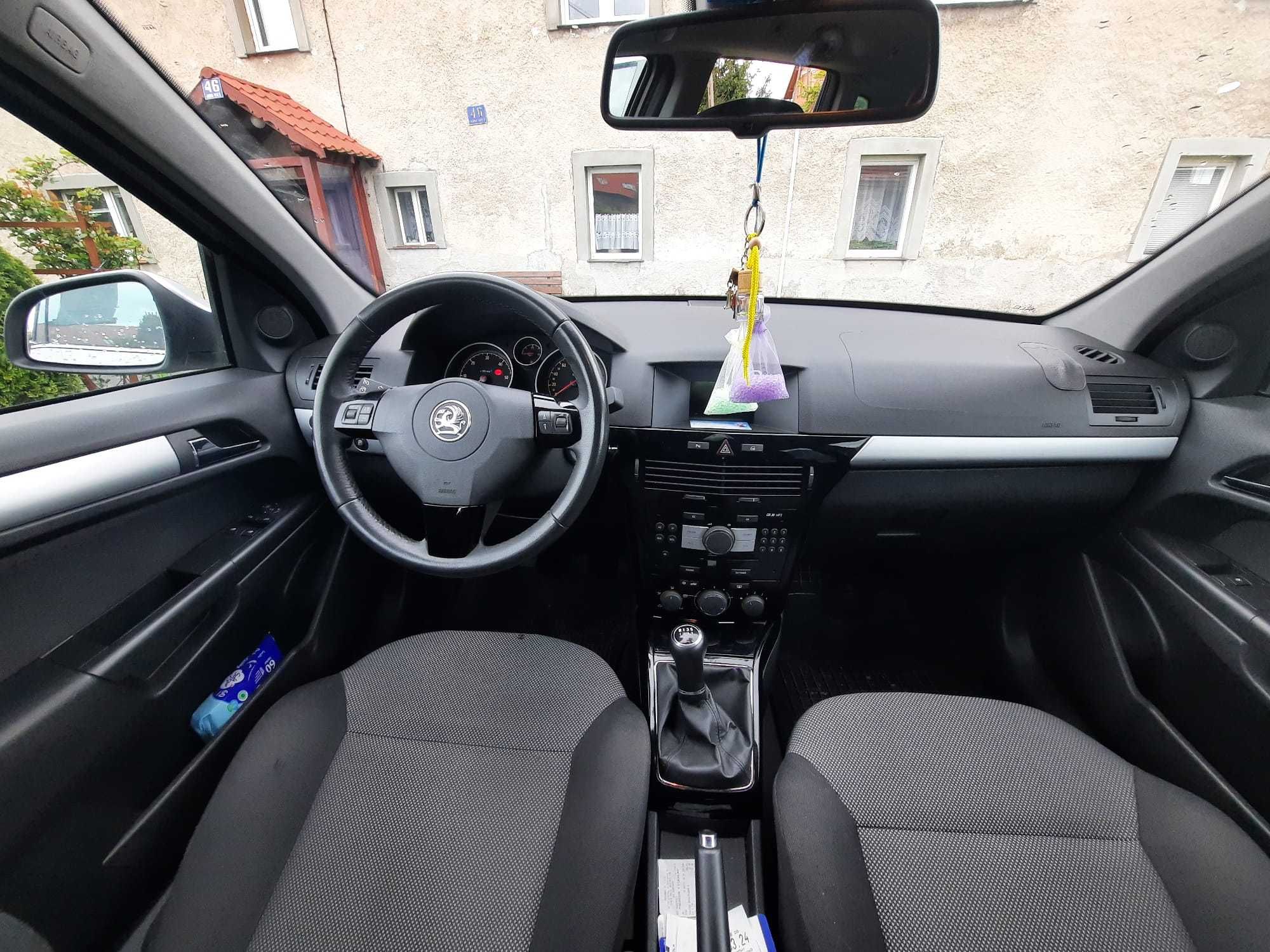 Opel Astra 2010r