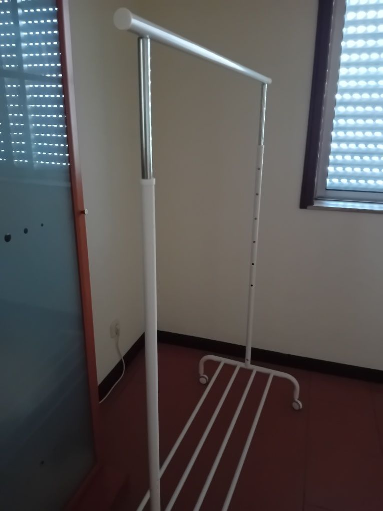 Suporte para cabides