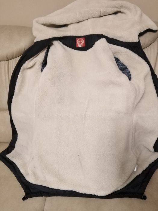 Куртка жіноча зимова  чорного кольору з білою теплою  підкладкою