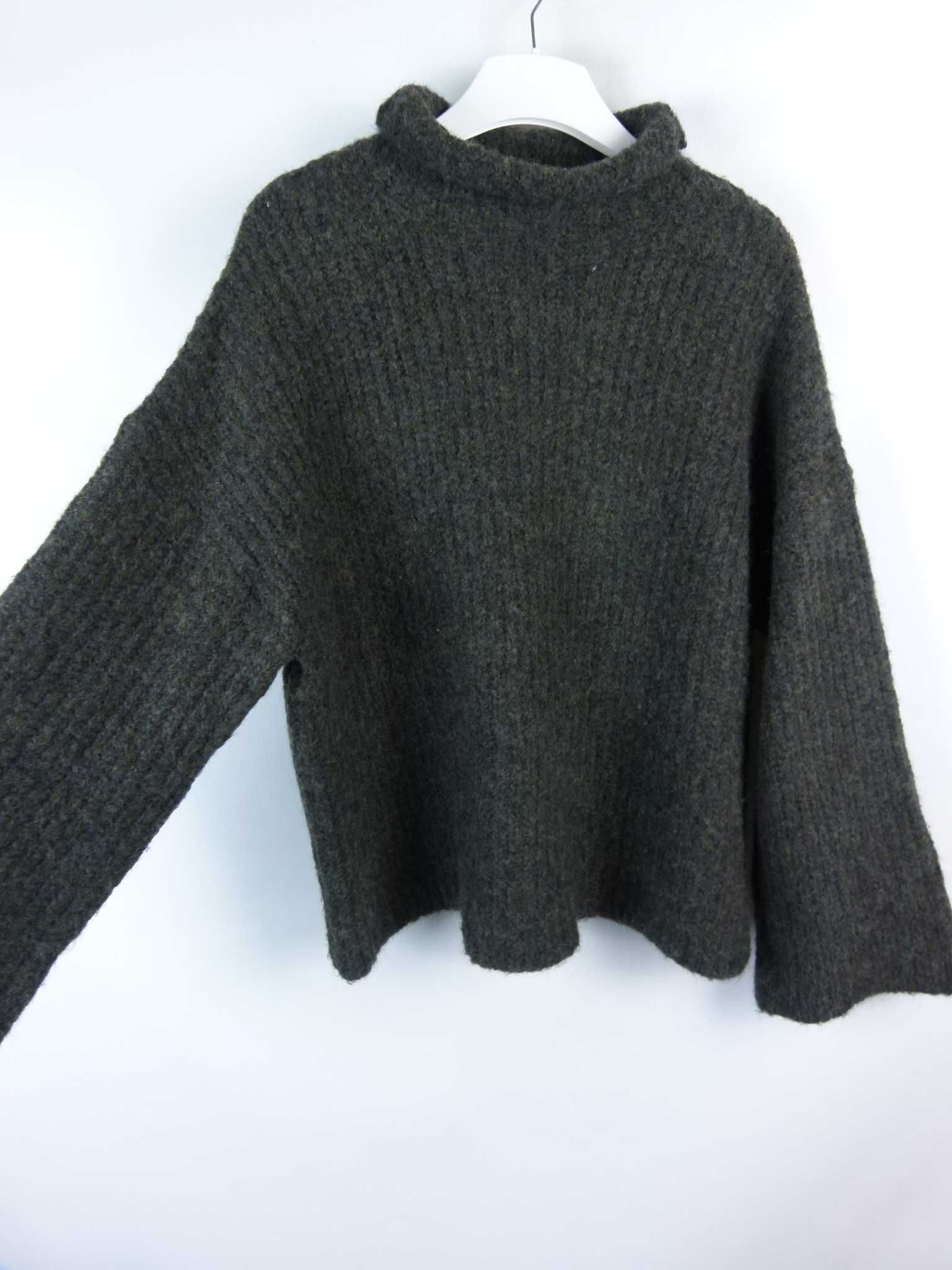 Weekday sweter z golfem golf z wełną khaki / M