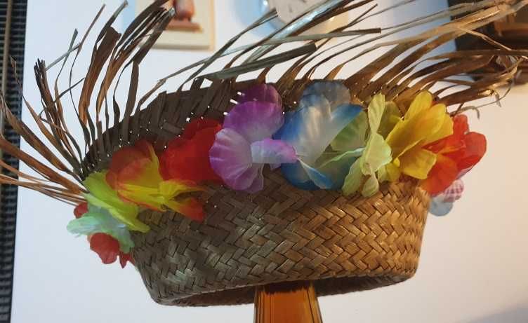kapelusz hawajski, łańcuch kwiatowy