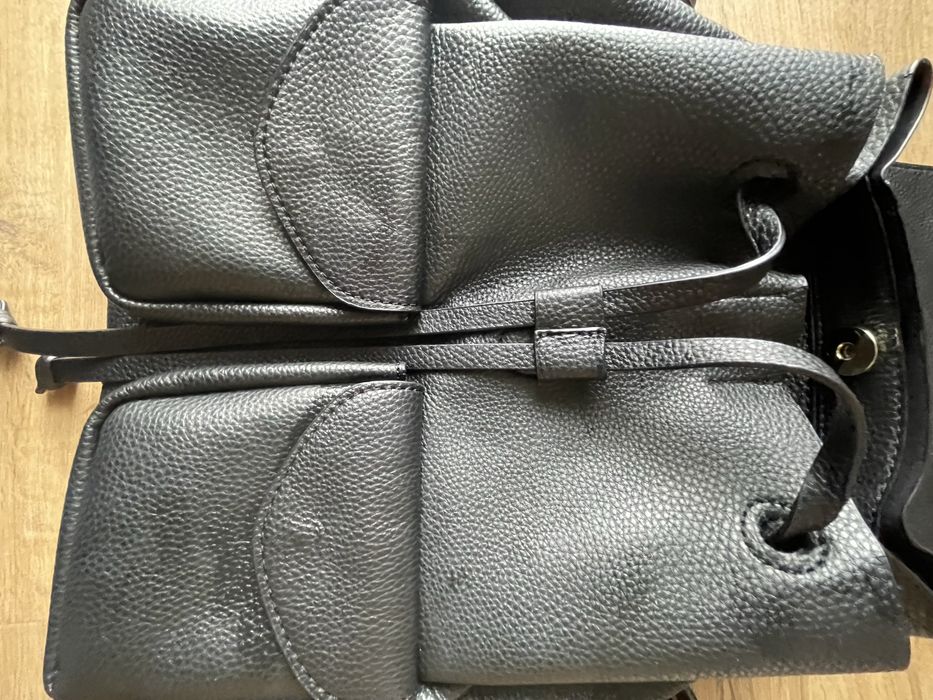 Mala/ Mochila preta com flores