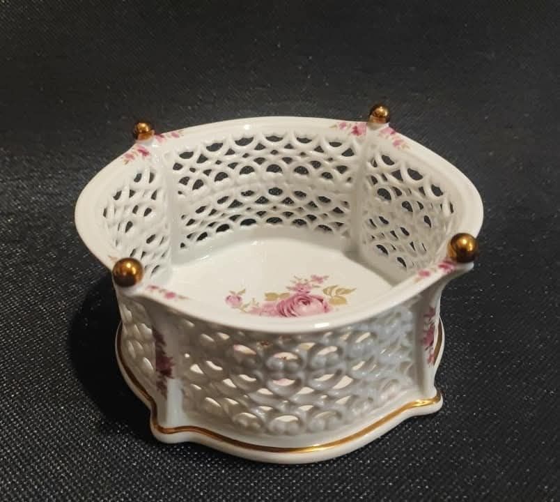 Ażurowy koszyk-pojemnik Porcelana WALLENDORF od lat 1964 w ideale