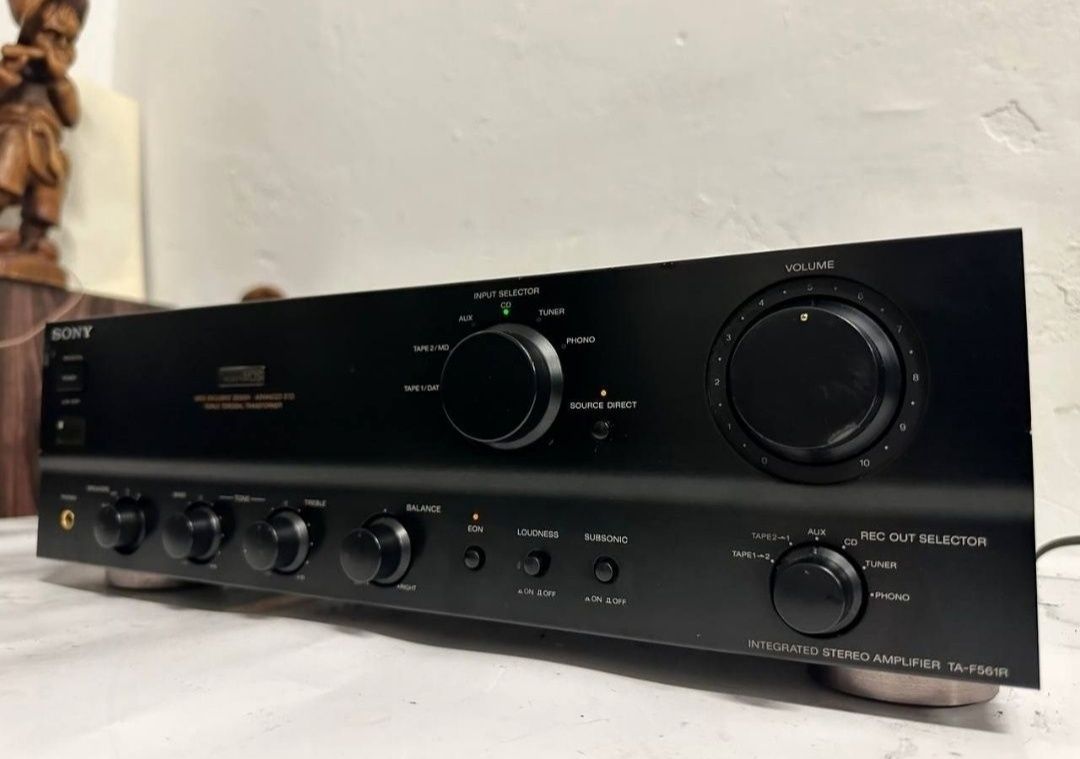 Wzmacniacz Sony TA-F 561 R. Made in Japan.