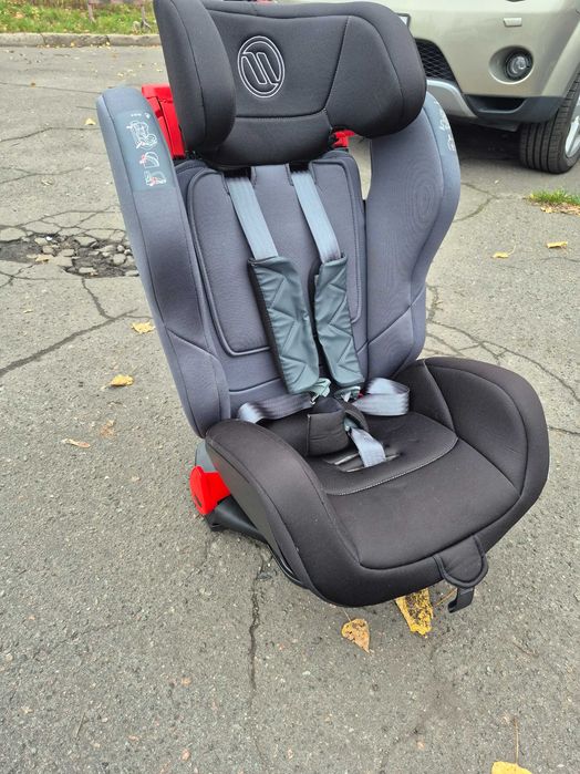 Дитяче автокрісло від 9 до 36 кг