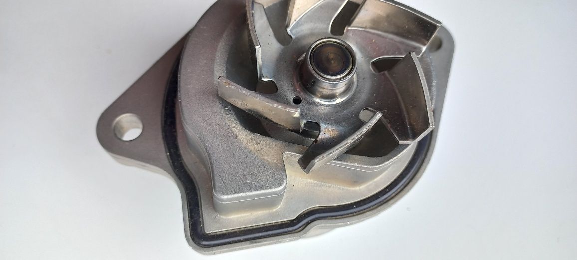 Насос охолоджуючої рідини 036121028A Volkswagen оригінал. 030121019 N