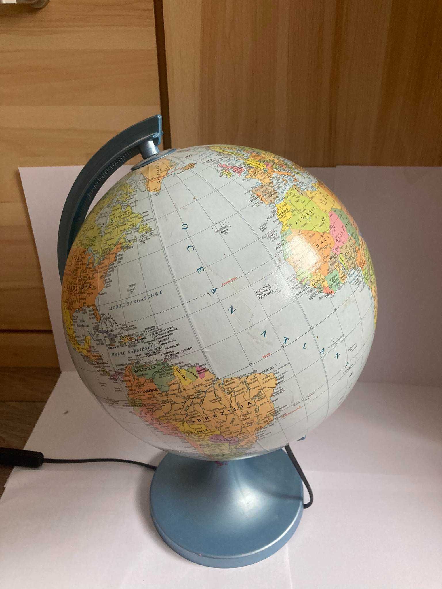 Podświetlany globus świata