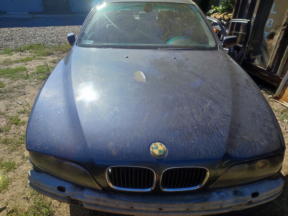 Продам комплект морды е39 капот, бампер,крылья, фары