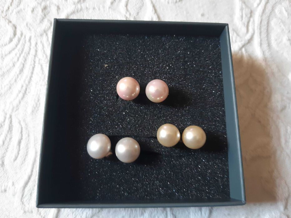 Três pares brincos pérolas e prata, nunca usados