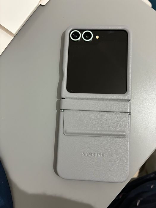 Prawie nowy Samsung Galaxy Z Flip6