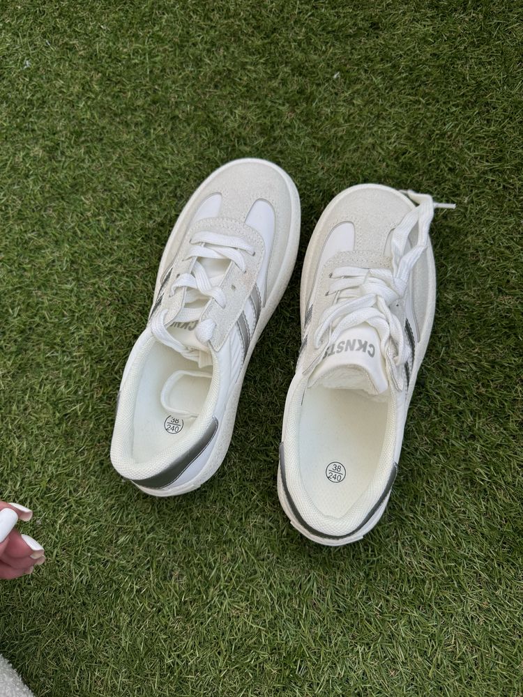 Białe sneakersy, rozmiar 38.
