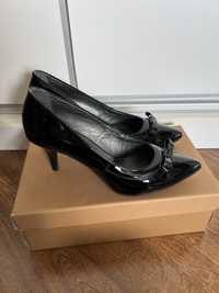 Czarne szpilki 39 skóra naturalna buty na obcasie czółenka lakierowane