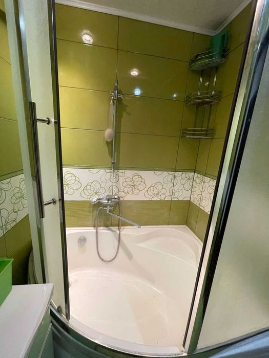 Продается 2-комнатная квартира в центре города.