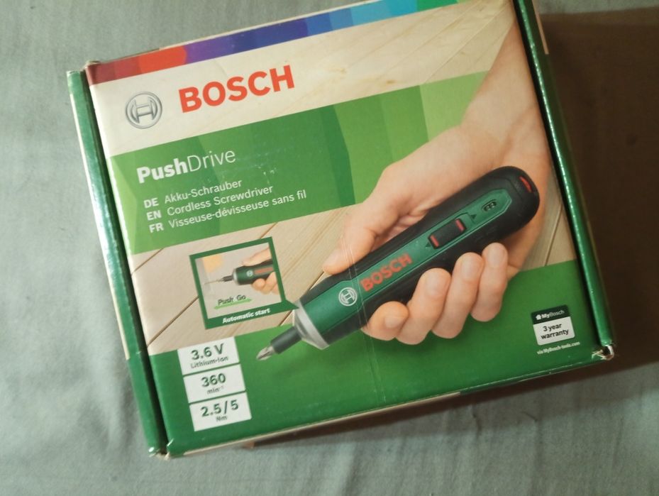 Wkrętak PushDrive Bosch z osprzętem 32 bity