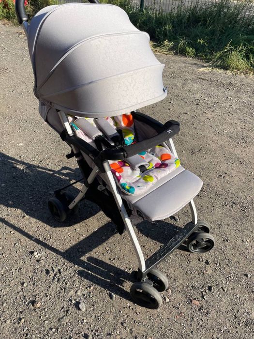 Продам легеньку прогулянкову коляску Chicco