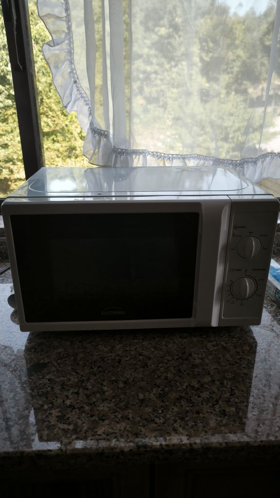 Vendo microondas com muito pouco uso praticamente novo