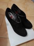 Botins pretos elegantes