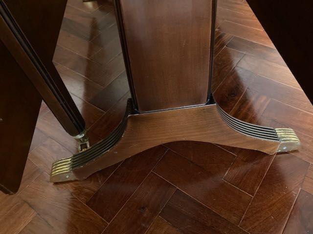 Mesa de jantar tipo holandesa, de cerejeira