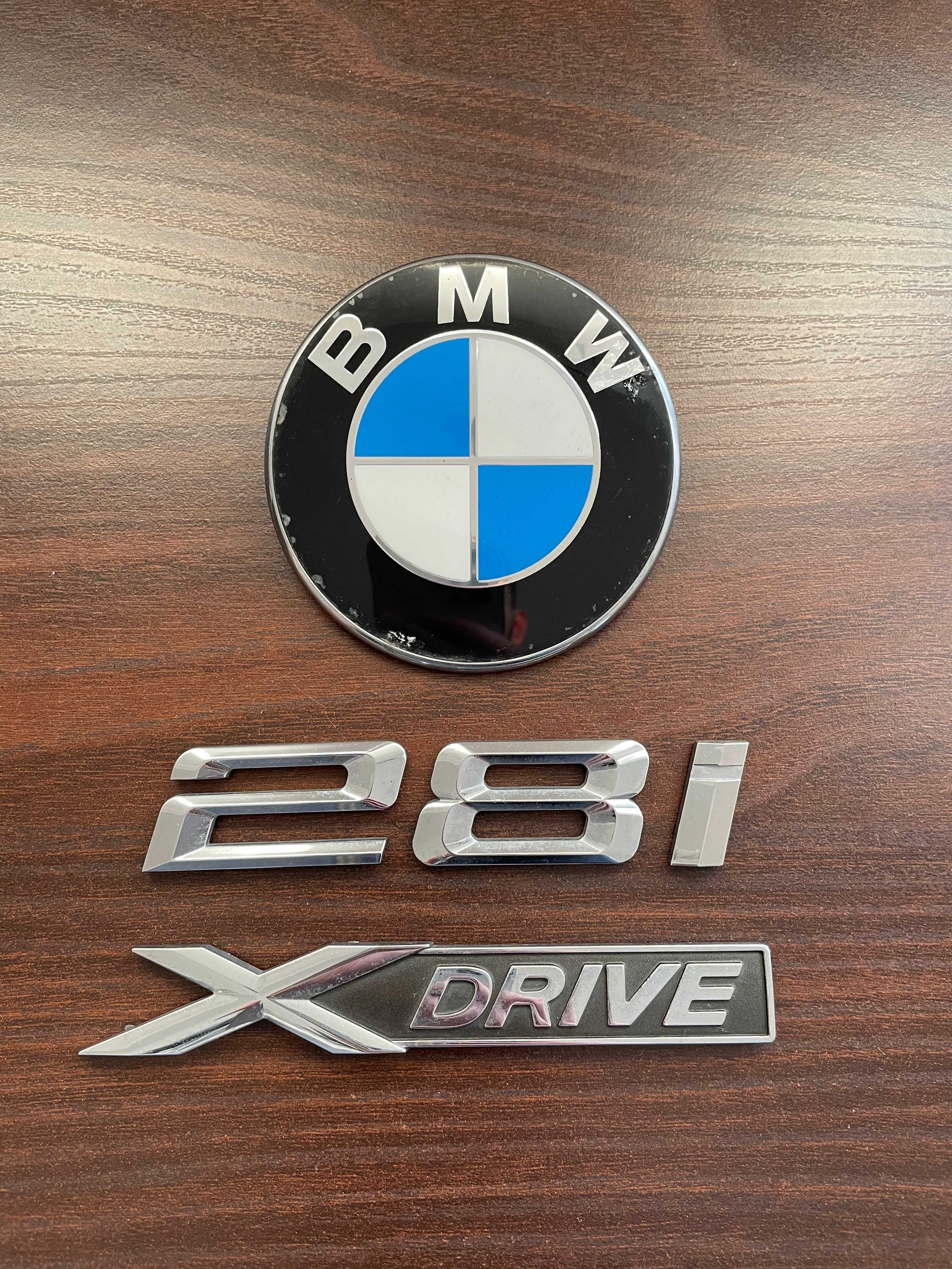 Logo, znaczek, emblemat BMW 28i xdrive