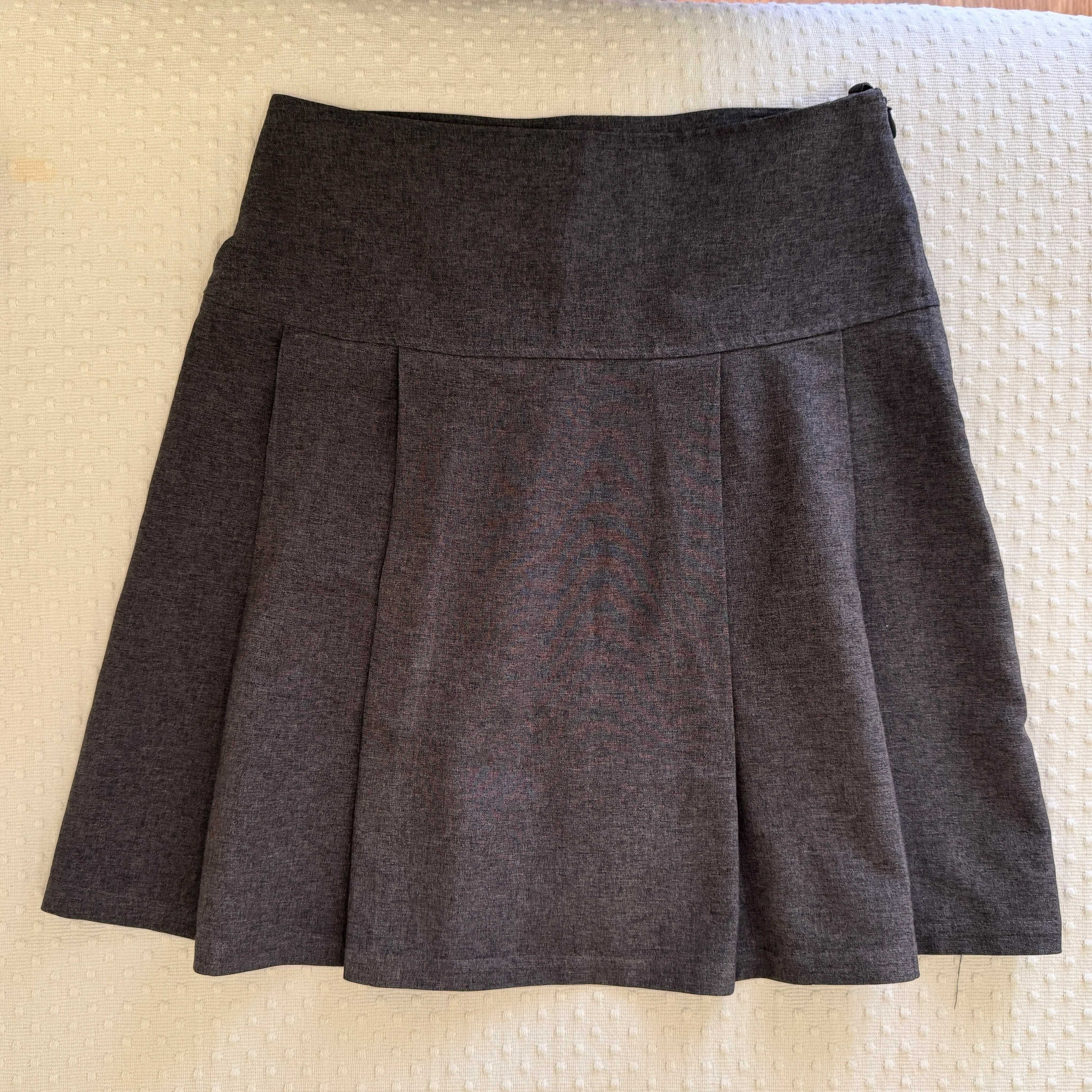 Farda colégio: saia cinzenta (2 unids.) / School uniform: gray skirt