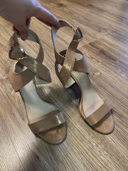 Стильні босоніжки 38 р