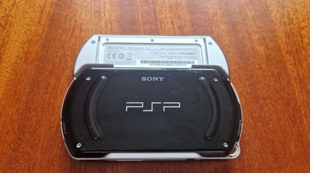 PSP GO N1000 Piano Black