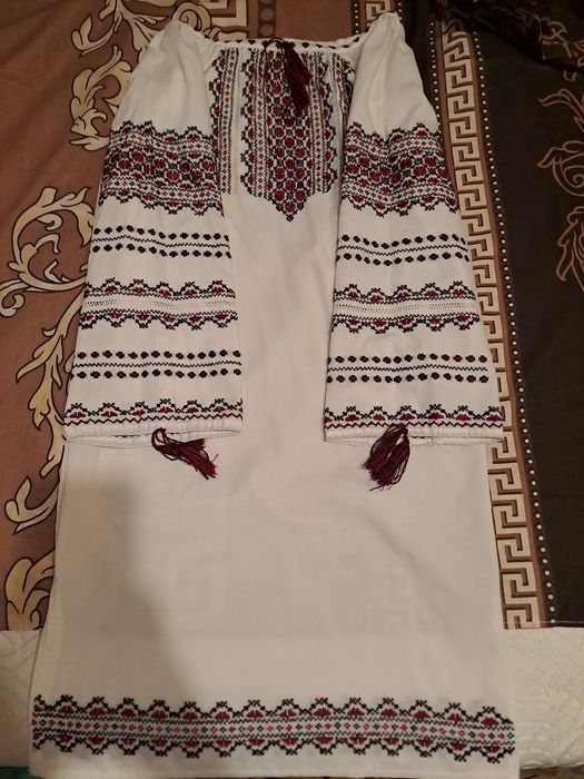 Вишите плаття і сорочка