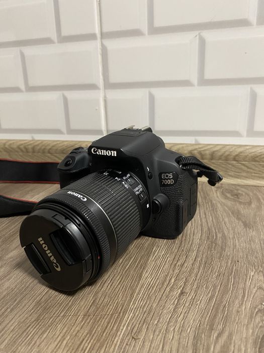 Фотоапарат Canon 700d