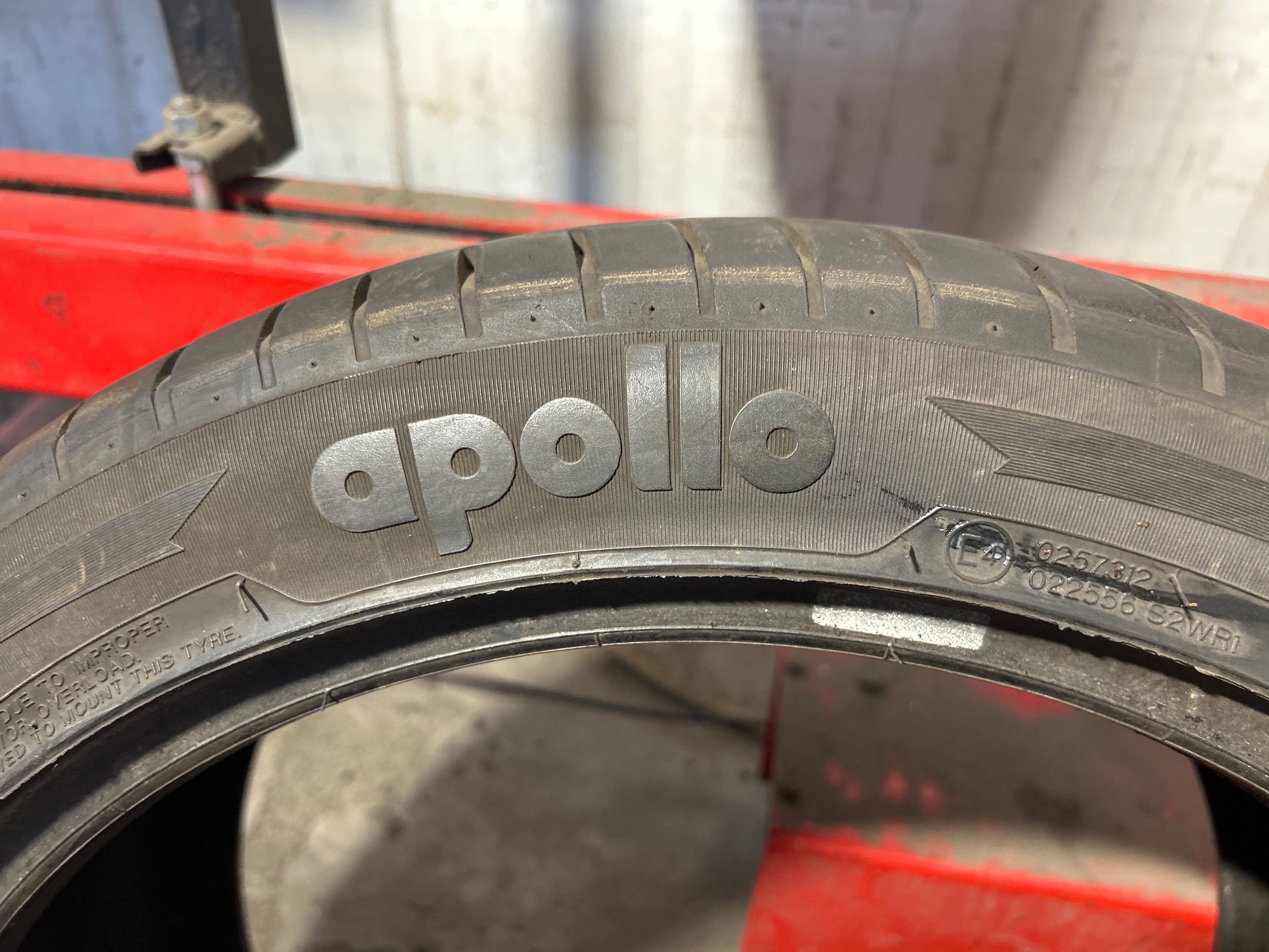 Apollo Aspire 4G 235/40/18 95Y