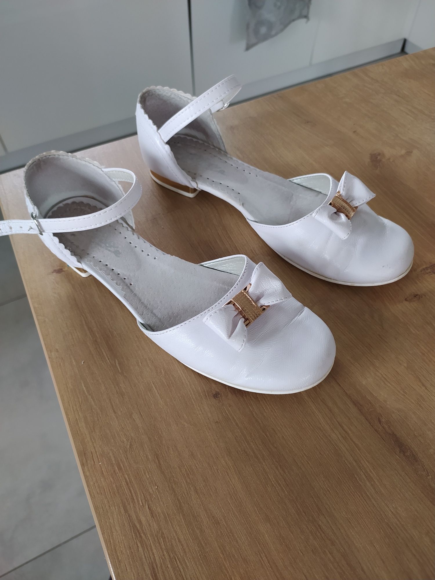 Buty do komuni białe roz. 36 dł 23 cm