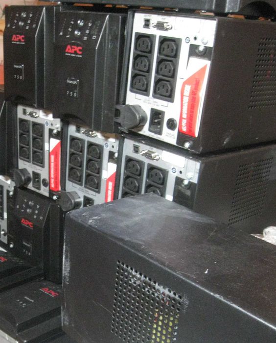 Безперебійник ДБЖ упс APC Smart-UPS 750VA (SUA750I) чистий синус