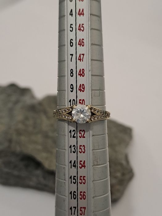 Śliczny Złoty pierścionek Pr.333 Roz.11 Stan idealny