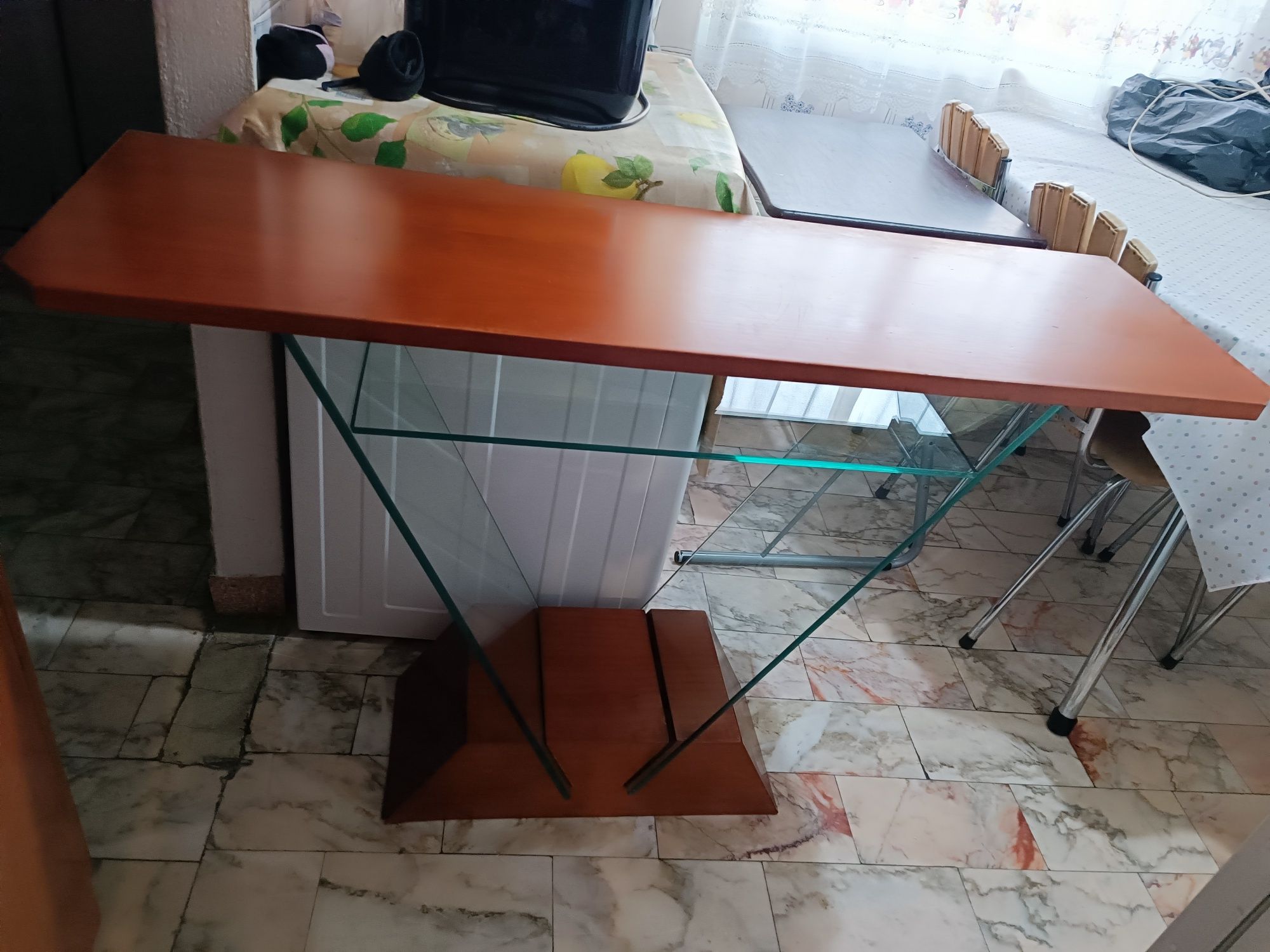 Mesa de entrada de cerejeira com vidro