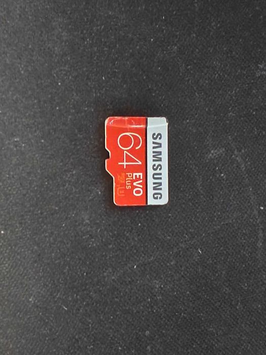 Telefon komórkowy LG G6 (LG H870) z kartą SD 64GB i etui