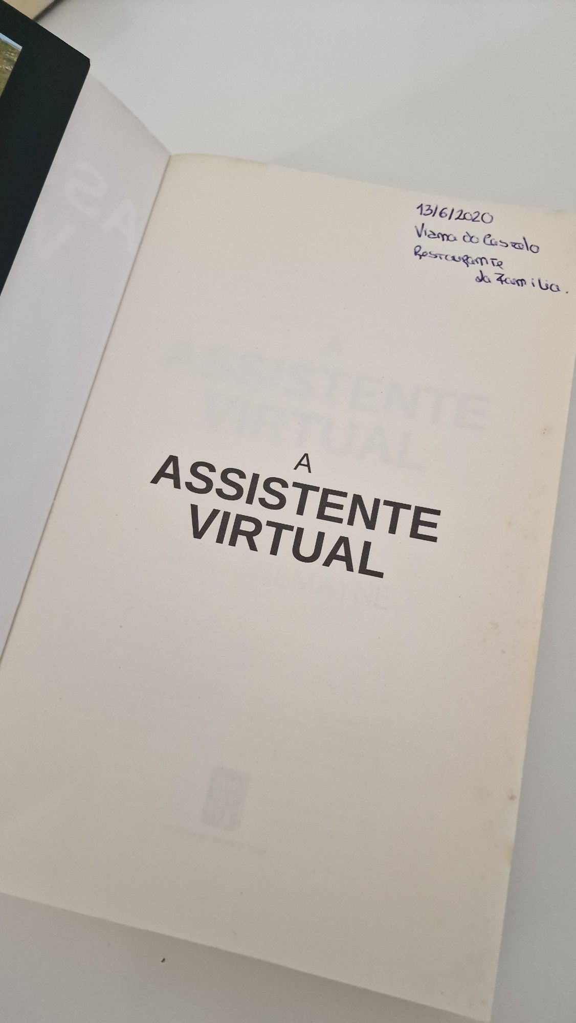 A Assistente Virtual (S.K.Tremayne)