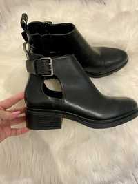 Czarne buty Zara Basic Collection botki sztyblety za kostkę rozmiar 39