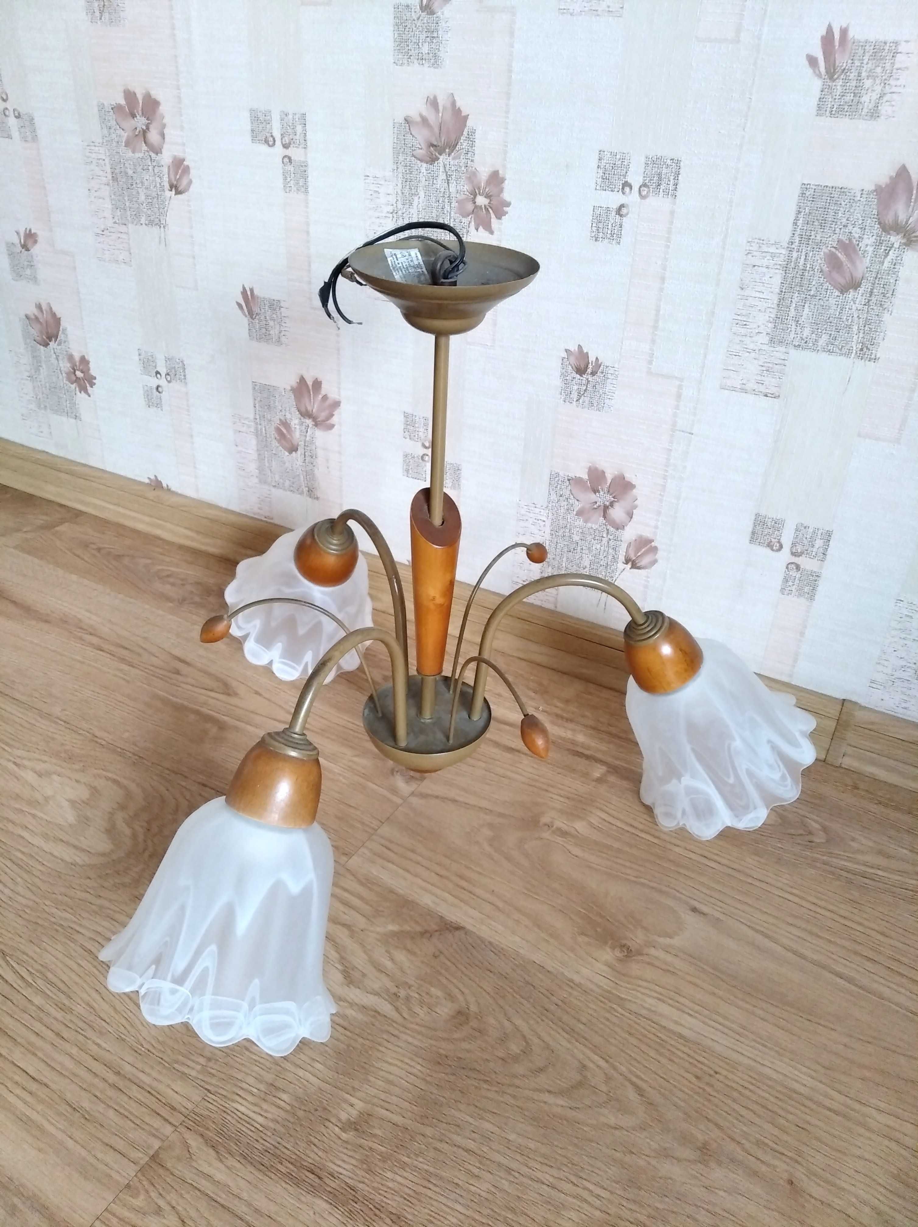 Lampa wisząca z kloszami szklanymi 3 ramienna żyrandol