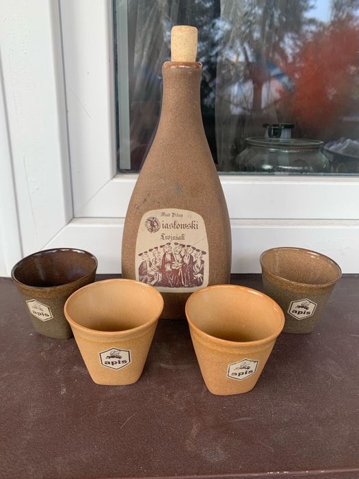 Butelka ze szklaneczkami