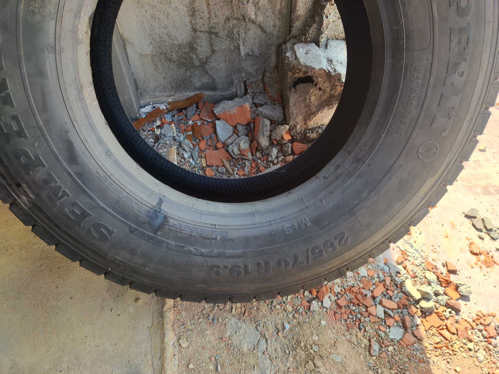 Pneu Semperit 285/70 R19.5