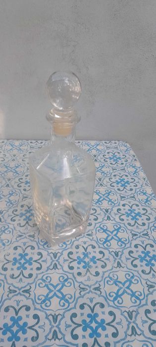 Karafka szklana na whiskey, koniak, nalewkę