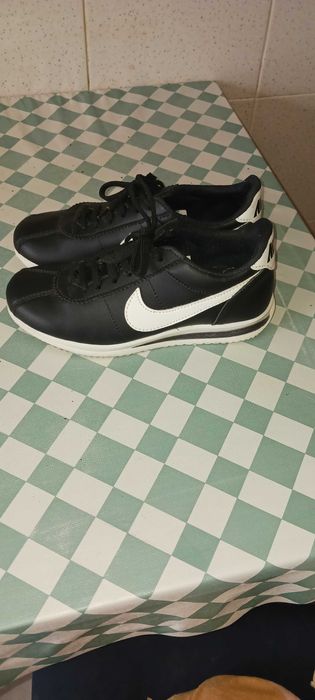 Ténis Nike pretos e brancos!!!
