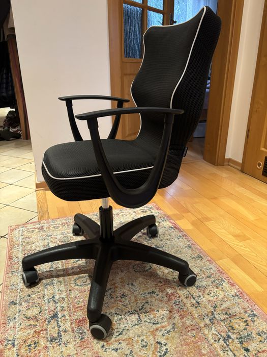 Krzeslo obrotowe 9-14 lat firma Entelo