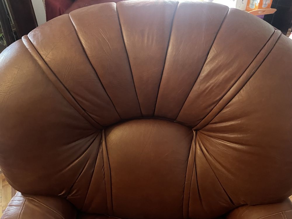 Sofa poltrona de pele castanho