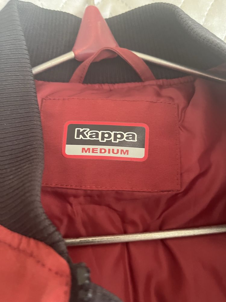Червона куртка Kappa розмір М