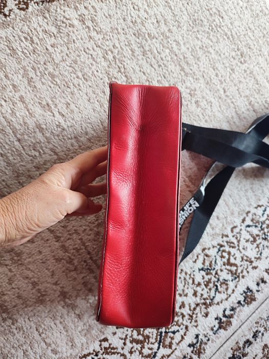 Итальянская кожаная сумка красного цвета, кожа натуральная